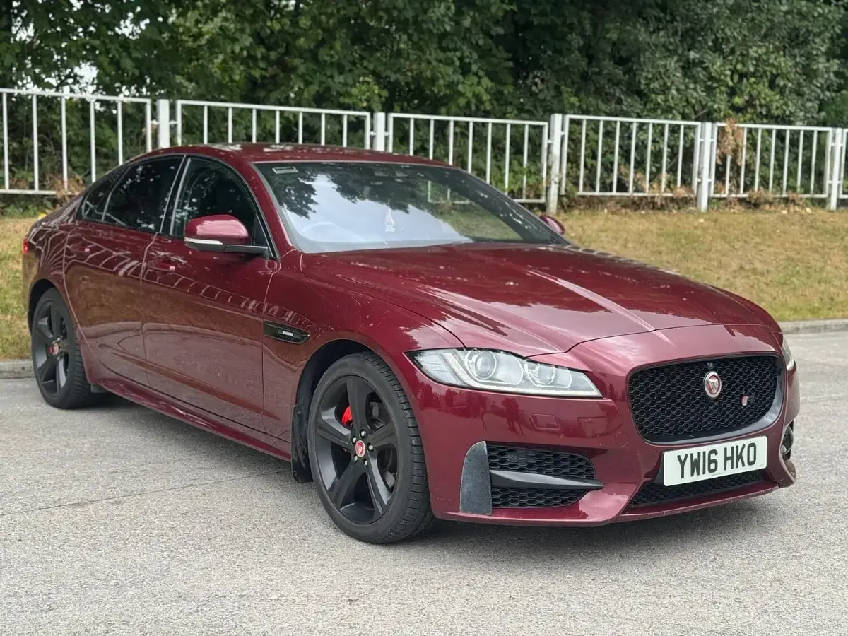 Used Jaguar XF R-Sport 180 HP (132 kW) 2016 Red Sedan