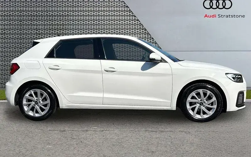 Used Audi A1 Sportback Sport 95 HP (69 kW) 2025 White Hatchback