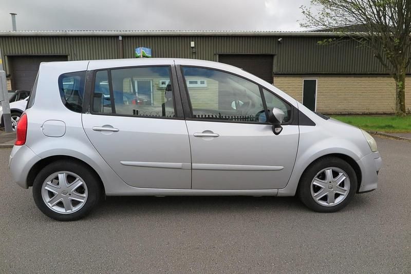 Used Renault Grand Modus Dynamique 86 HP (63 kW) 2008 Silver MPV