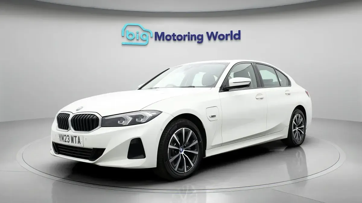Used BMW 330 Sport Line 288 HP (211 kW) 2023 Sedan