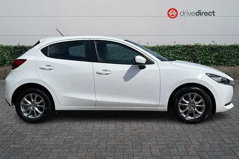 Used Mazda 2 75 HP (55 kW) 2022 White Hatchback