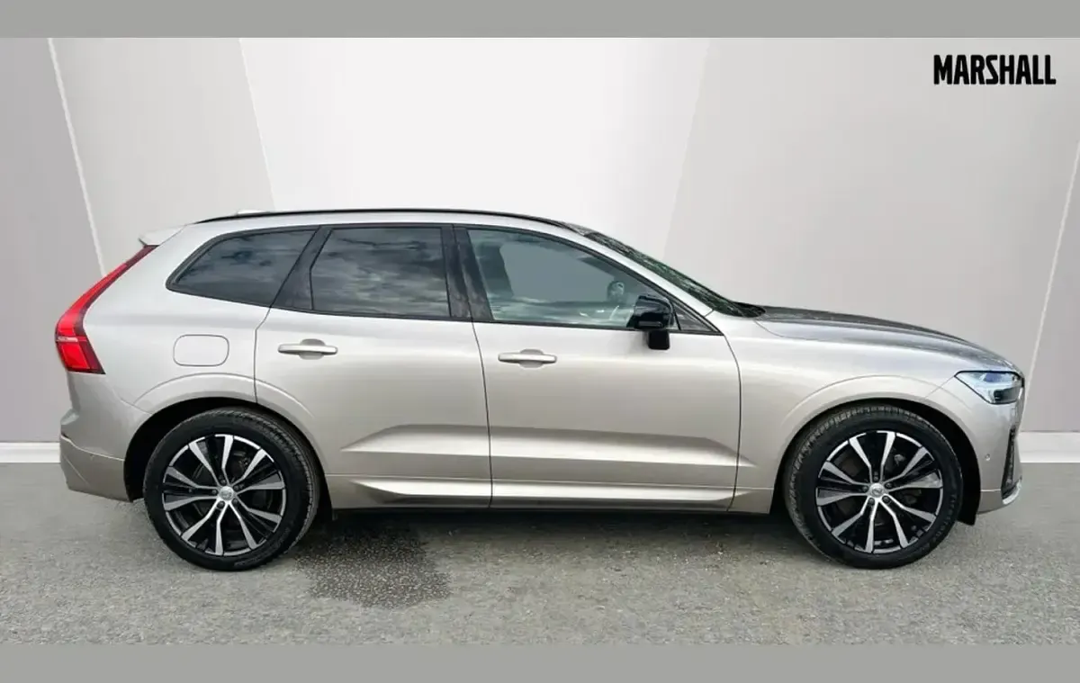 Używany Volvo XC60 Ultimate 455 KM (334 kW) 2023 Złoty SUV