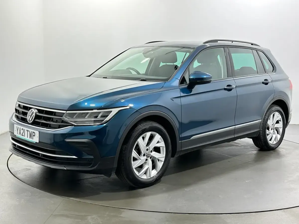 Usado VW Tiguan Life 150 HP (110 kW) 2021 Azul SUV