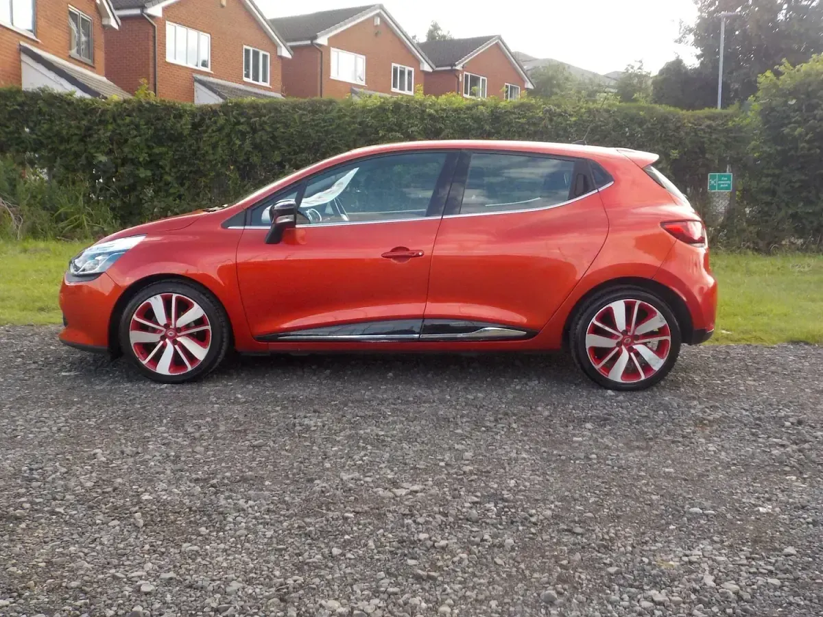 Used Renault Clio Dynamique 90 HP (66 kW) 2013 Red Hatchback