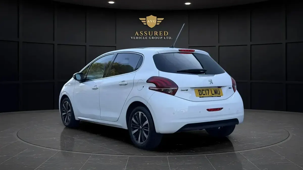 Used Peugeot 208 Allure Premium 2017 White Hatchback