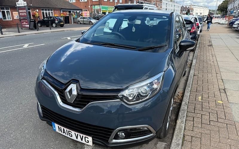 Used Renault Captur Dynamique 90 HP (66 kW) 2016 Beige SUV