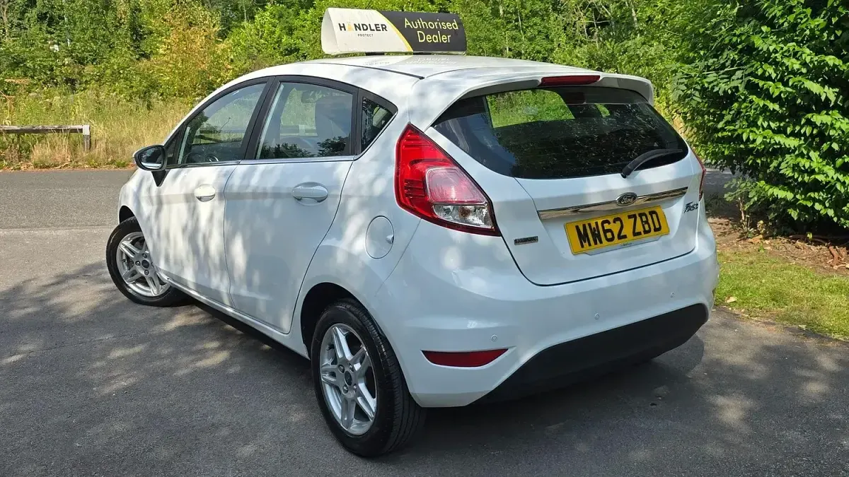 Used Ford Fiesta Zetec 125 HP (91 kW) 2013 White Hatchback