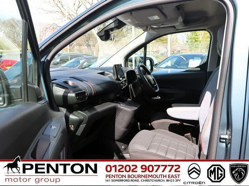 Used Citroën Berlingo 130 HP (95 kW) 2024 Blue MPV