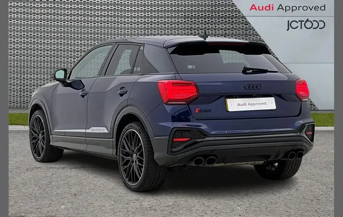 Usado Audi SQ2 Black Edition 300 HP (220 kW) 2023 Azul SUV