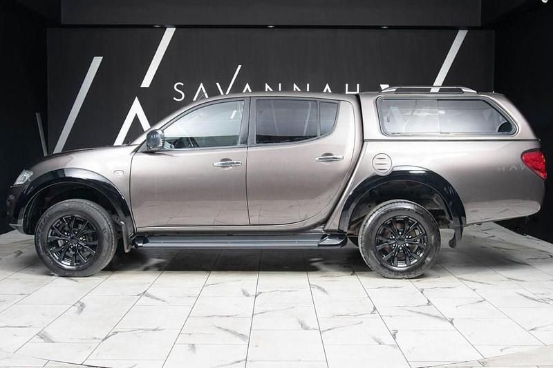 Used Mitsubishi L200 2015 Brown Pickup