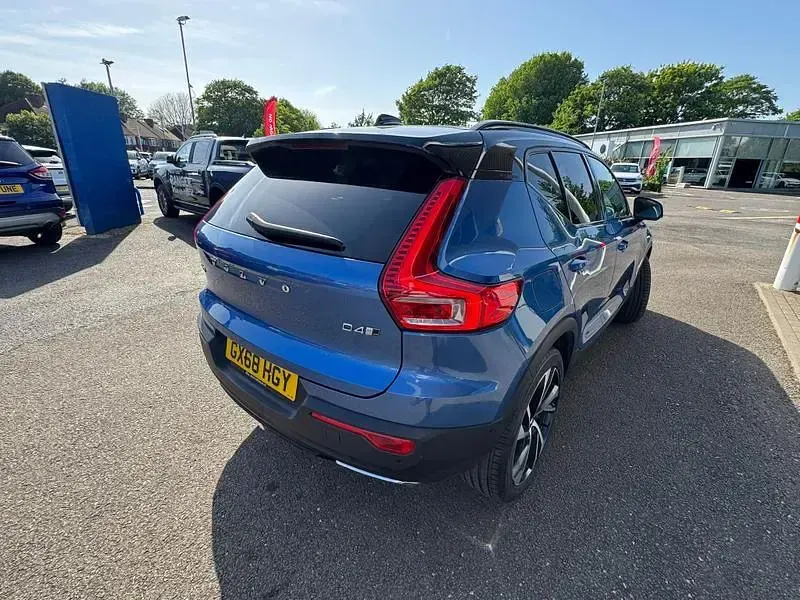 Used Volvo XC40 190 HP (139 kW) 2018 Blue SUV