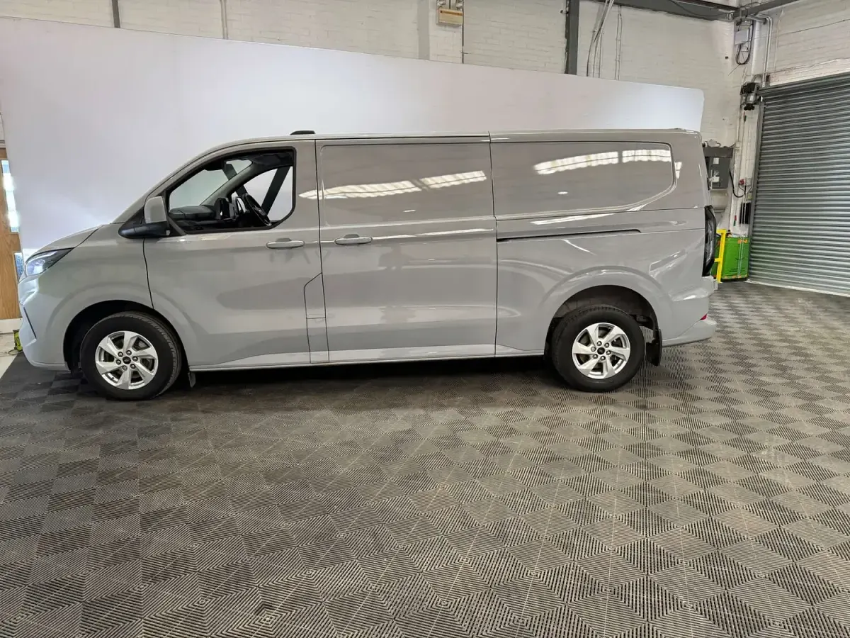 Used Ford Transit Custom Limited 136 HP (100 kW) 2024 Grey Van