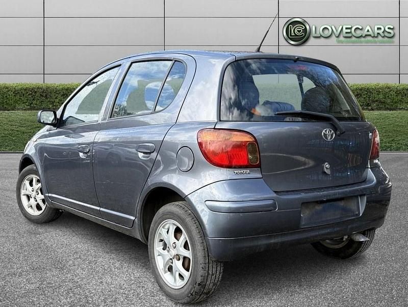 Used Toyota Yaris 85 HP (62 kW) 2005 Blue Hatchback