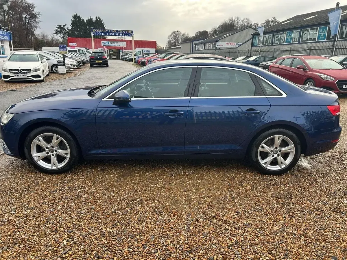 Used Audi A4 Sport 150 HP (110 kW) 2017 Blue Sedan
