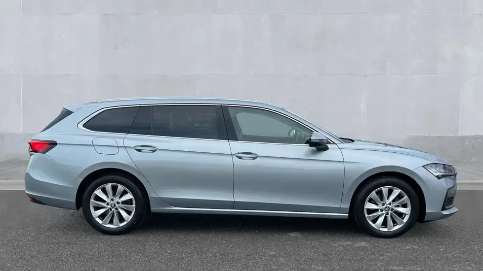 Used Skoda Superb SE Technology 150 HP (110 kW) 2025 Pebble silver metallic