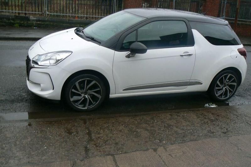 Used DS Automobiles DS3 Connected Chic 2018 White Hatchback