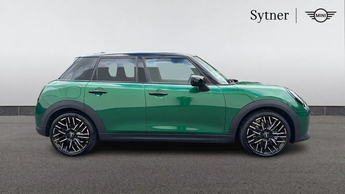 Used Mini Cooper Hatch 154 HP (113 kW) 2024 Green Hatchback