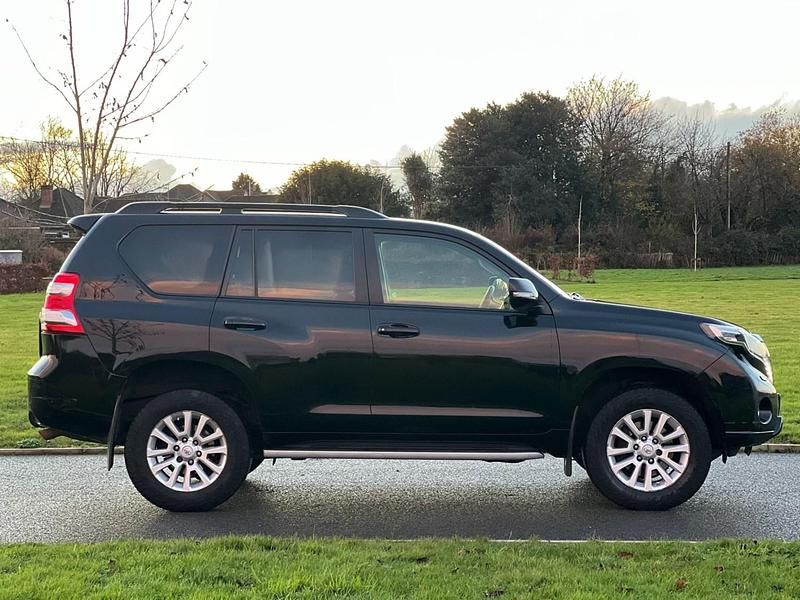Used Toyota Land Cruiser 177 HP (130 kW) 2016 Black Estate