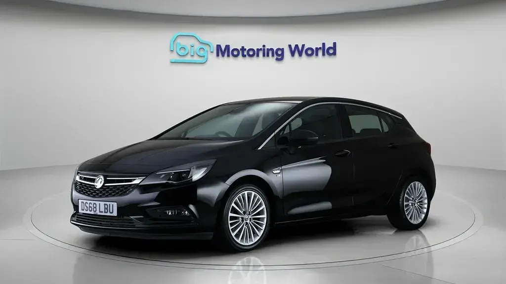 Second-hand Vauxhall Astra Elite 200 CP (147 kW) 2018 Negru Hatchback