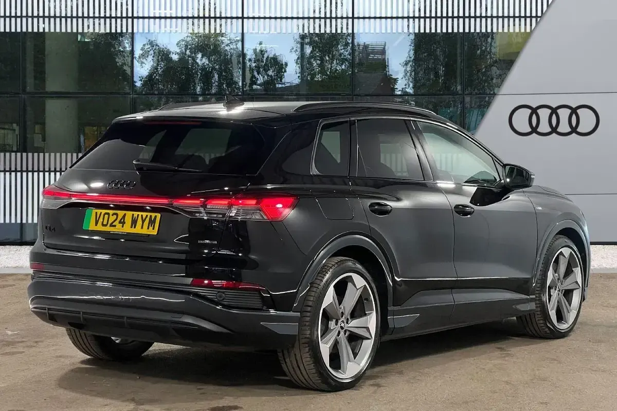 Usado Audi Q4 e-tron Black Edition 210 kW (286 HP) 2024 Preto SUV