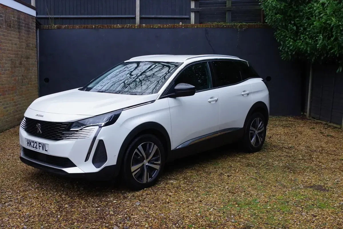 Gebraucht Peugeot 3008 Allure Premium 131 PS (96 kW) 2022 Weiß SUV