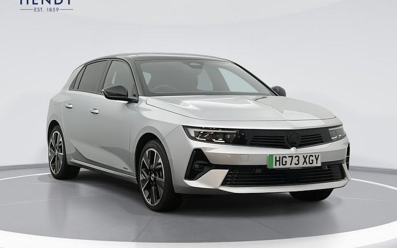 Used 2025 Vauxhall Astra Ultimate Hatchback | £18,599 (Good price) - Image 1/4