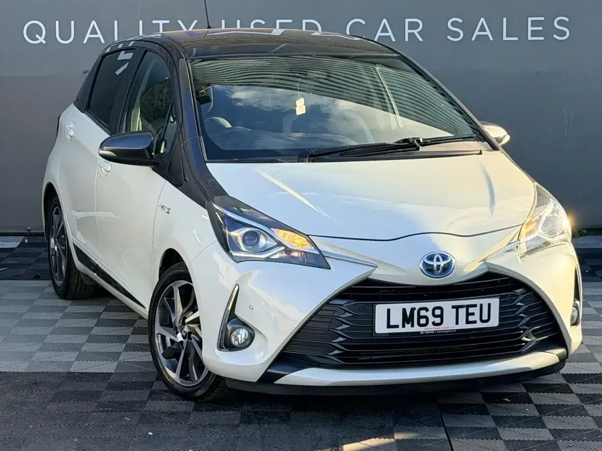 Used Toyota Yaris 91 HP (66 kW) 2020 White/black Hatchback