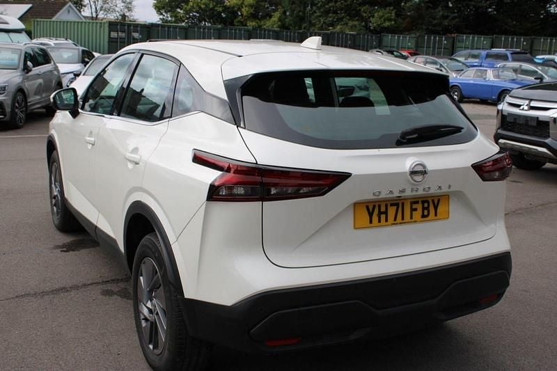 Used Nissan Qashqai Acenta Premium 2021 White SUV