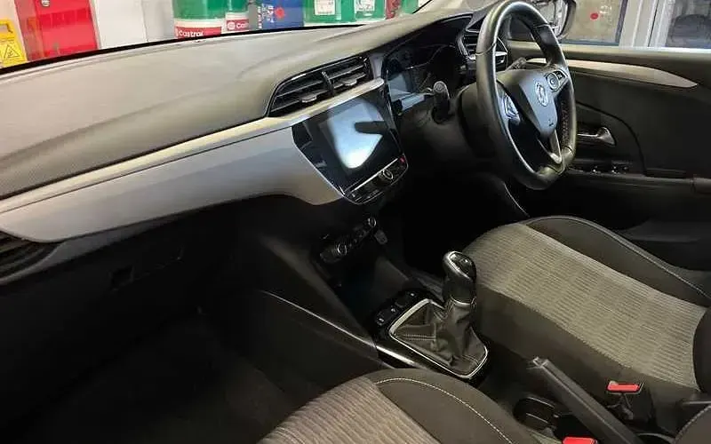 Used Vauxhall Corsa Design Edition 75 HP (55 kW) 2022 Hot red Hatchback