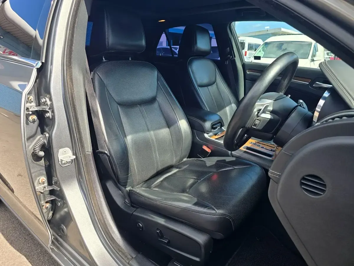 Used Chrysler 300C Executive 2013 Grey Sedan