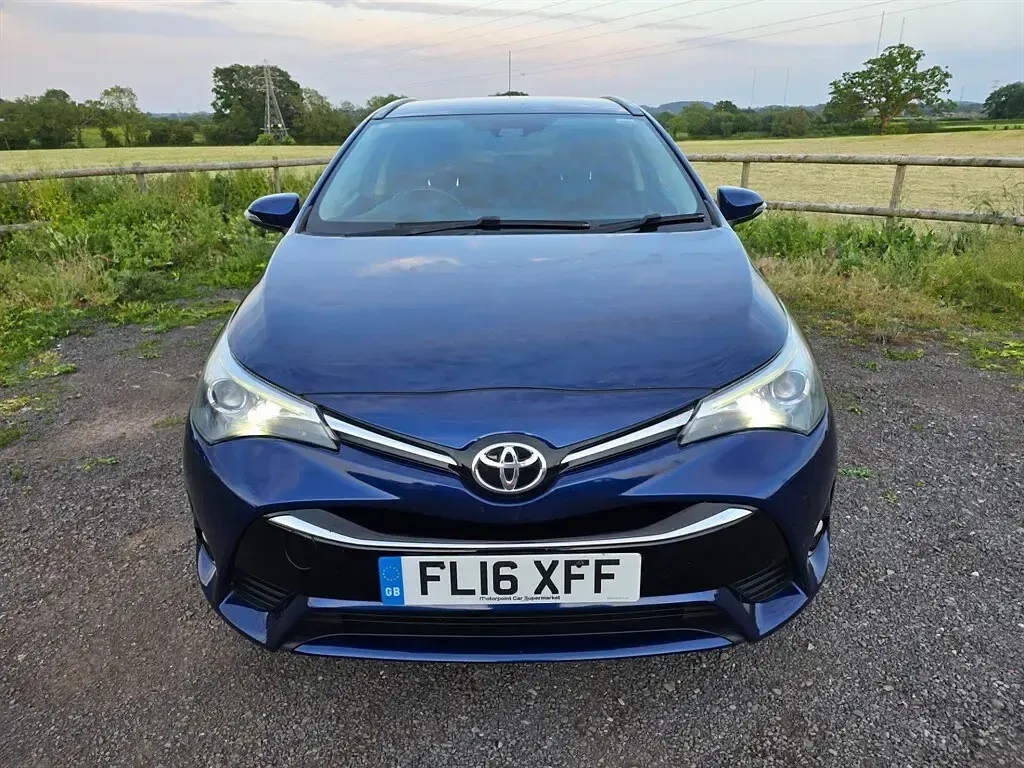 Second-hand Toyota Avensis Business Edition 2016 Albastru Break