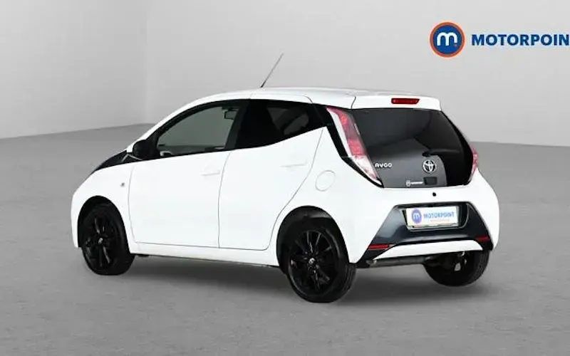 Used Toyota Aygo x-style 69 HP (50 kW) 2018 White Hatchback