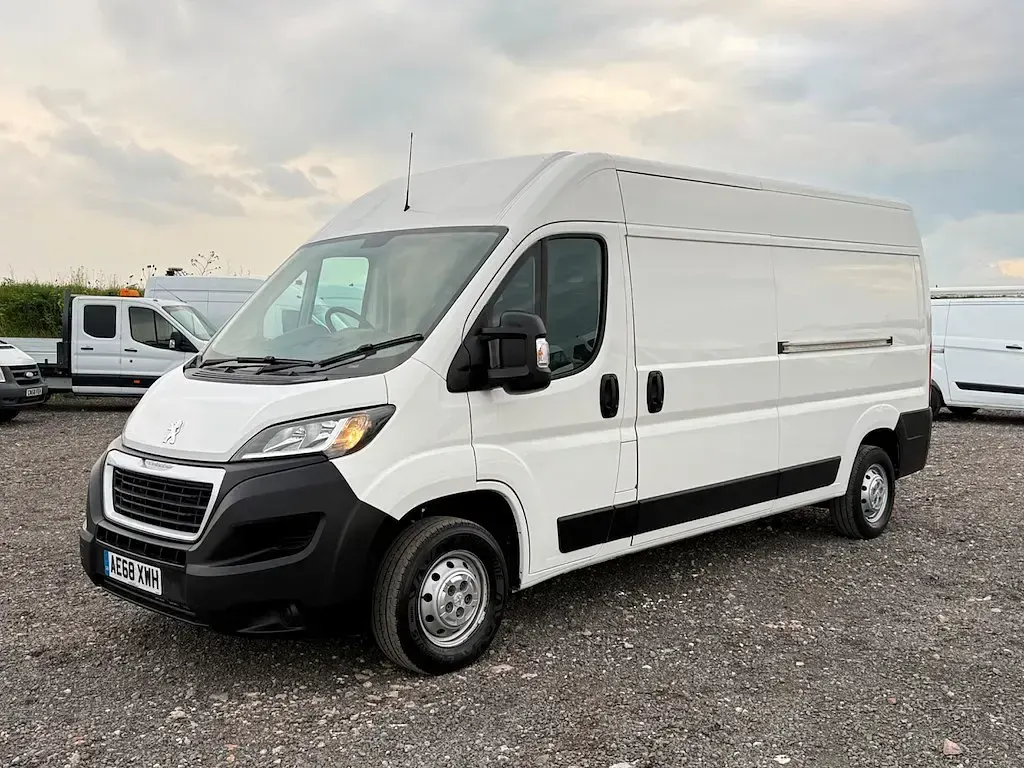 Second-hand Peugeot Boxer 2018 Alb Van