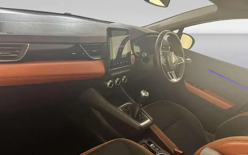 Used Renault Captur Version S 101 HP (74 kW) 2020 Orange/black SUV