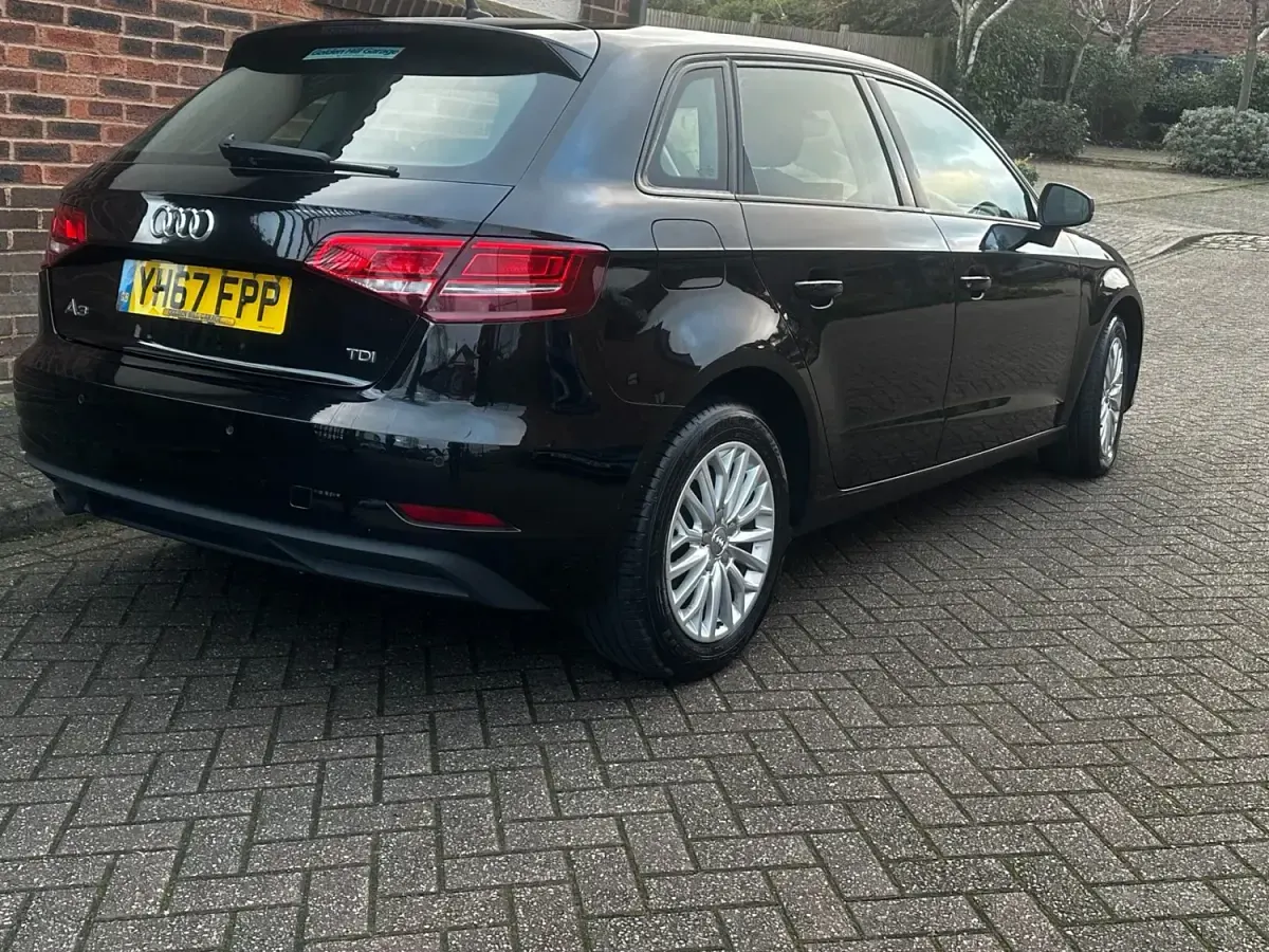 Usado Audi A3 Performance 114 HP (83 kW) 2017 Preto Citadino