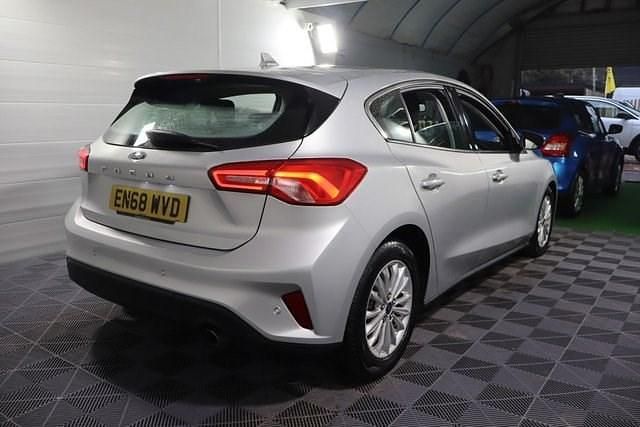 Used Ford Focus Titanium 120 HP (88 kW) 2019 Silver Hatchback