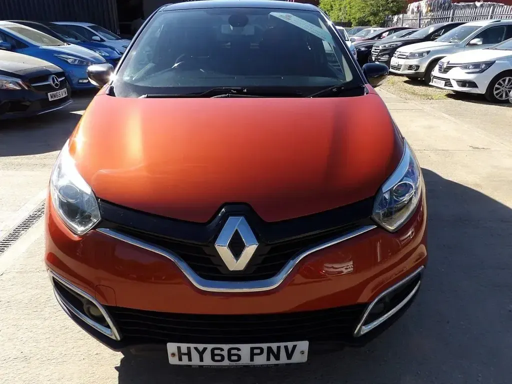 Used Renault Captur Dynamique 90 HP (66 kW) 2016 Orange SUV