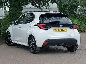 Used Toyota Yaris Hybrid Design 116 HP (85 kW) 2023 White Hatchback