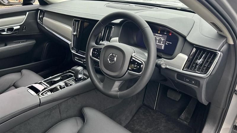 New Volvo V90 Plus 345 HP (253 kW) 2025 Silver Estate