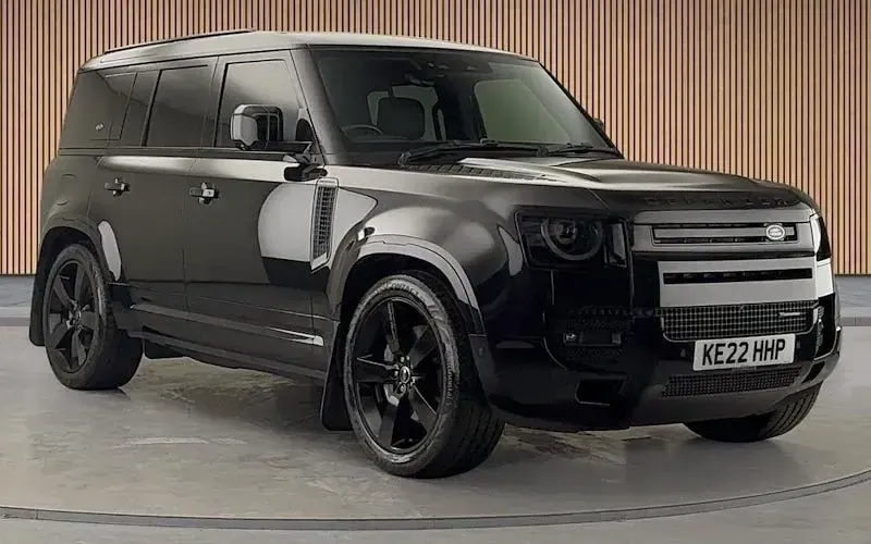 Used Land Rover Defender HSE Dynamic 300 HP (220 kW) 2024 Estate