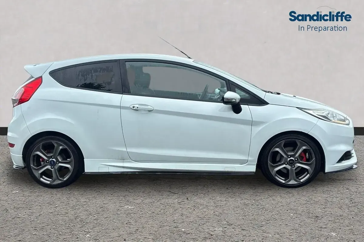 Second-hand Ford Fiesta ST 182 CP (133 kW) 2017 Alb Hatchback