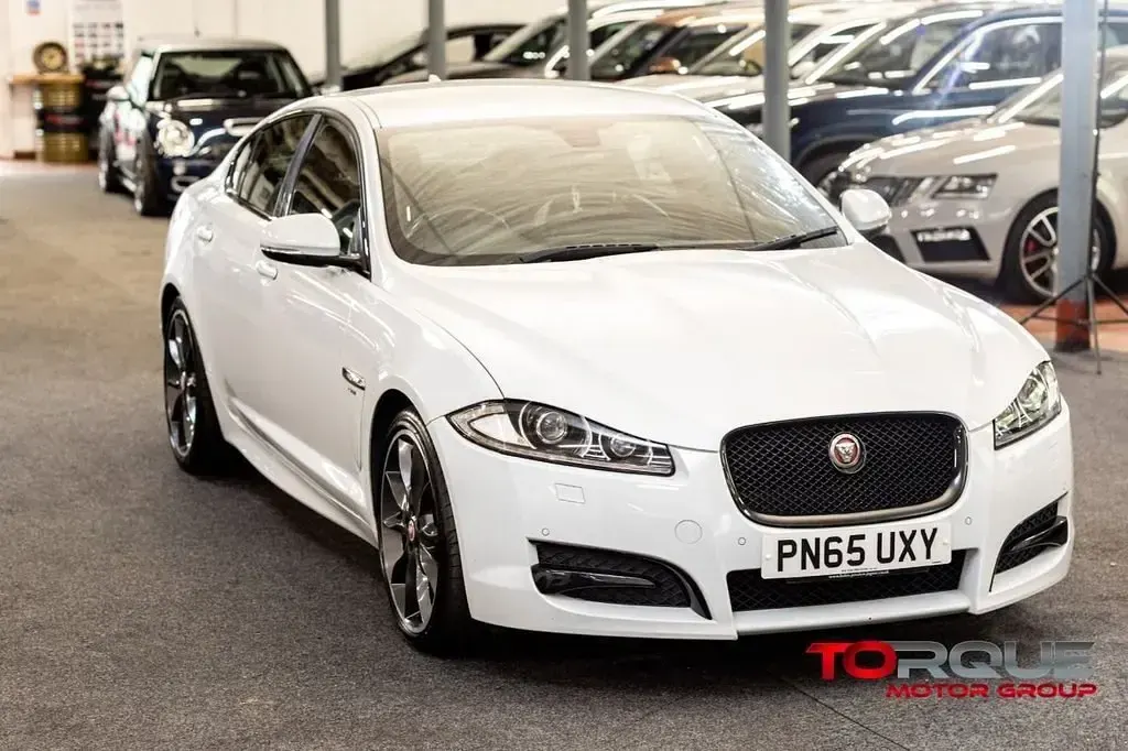 Gebraucht Jaguar XF R-Sport 200 PS (147 kW) 2015 Weiß Limousine
