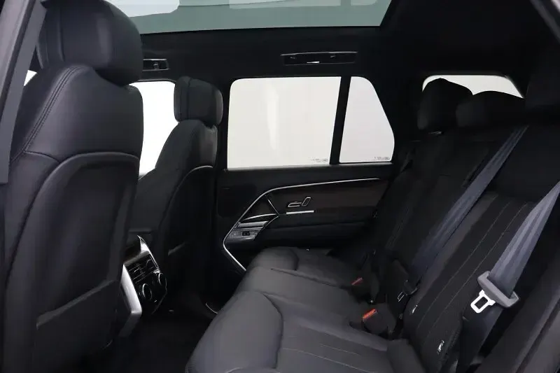 Używany Land Rover Range Rover SE 345 KM (253 kW) 2023 Niebieski SUV