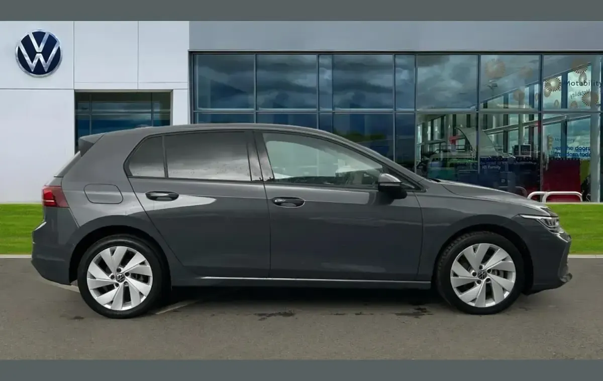 Usado VW Golf VIII Match 200 CV (147 kW) 2025 Gris Utilitario