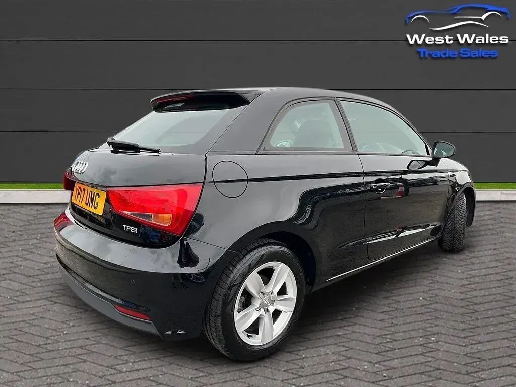Used Audi A1 Design 95 HP (69 kW) 2017 Black Hatchback