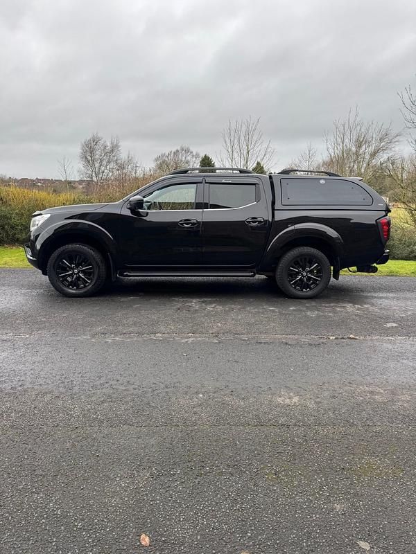 Used Nissan Navara Tekna 188 HP (138 kW) 2017 Black Pickup
