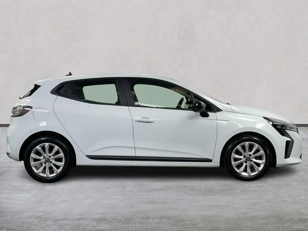 Used Renault Clio Evolution 90 HP (66 kW) 2024 White Hatchback