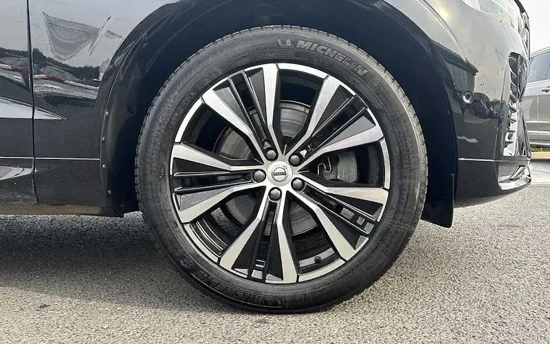 Used Volvo XC60 Plus 197 HP (144 kW) 2023 Black SUV