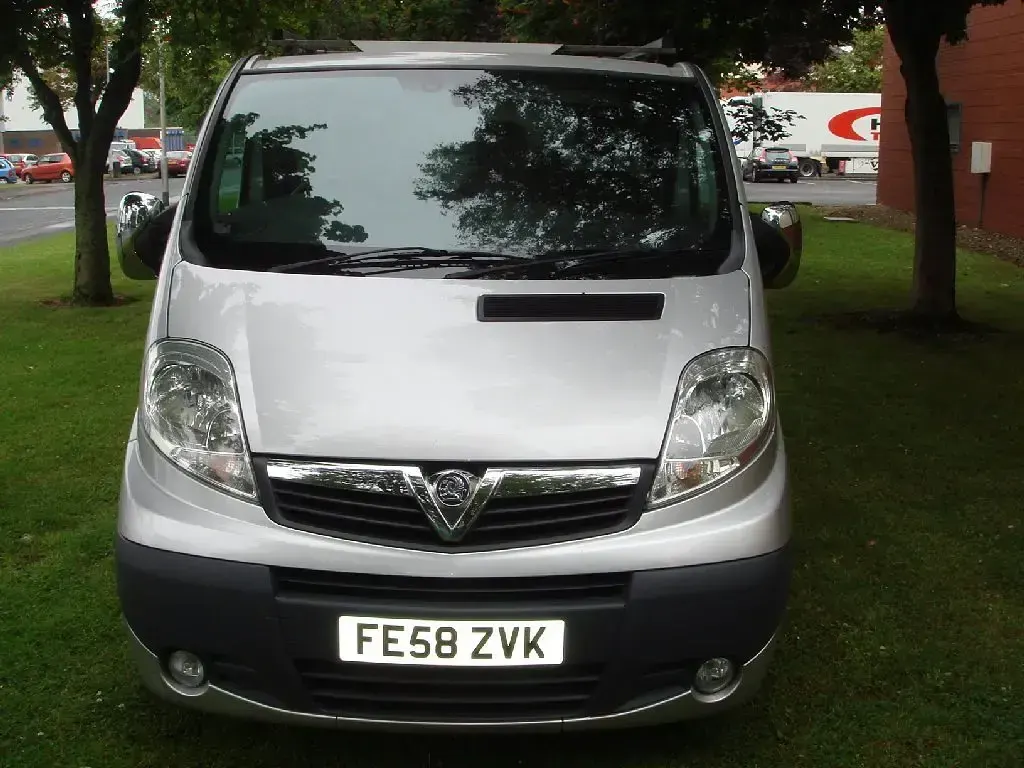 Used Vauxhall Vivaro Sportive 115 HP (84 kW) 2008 Silver MPV