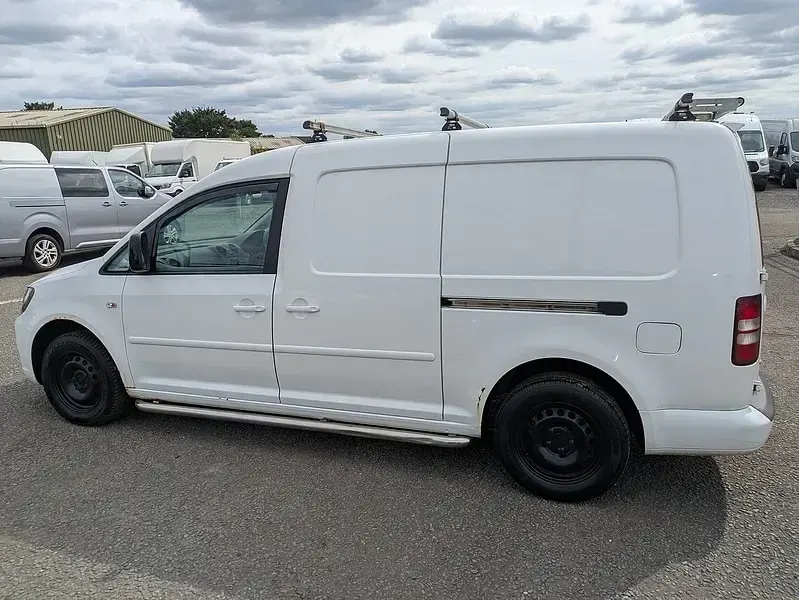 Used VW Caddy Maxi 102 HP (75 kW) 2012 White MPV
